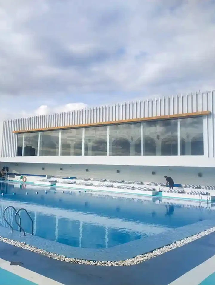 Kolam Renang — Osbond Gym